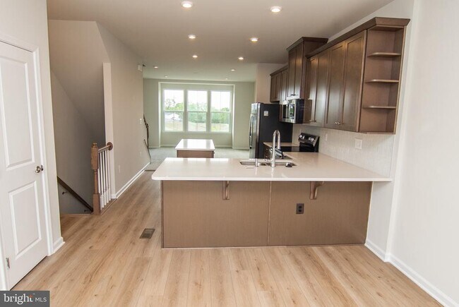 Building Photo - 9376 Tanfield Dr