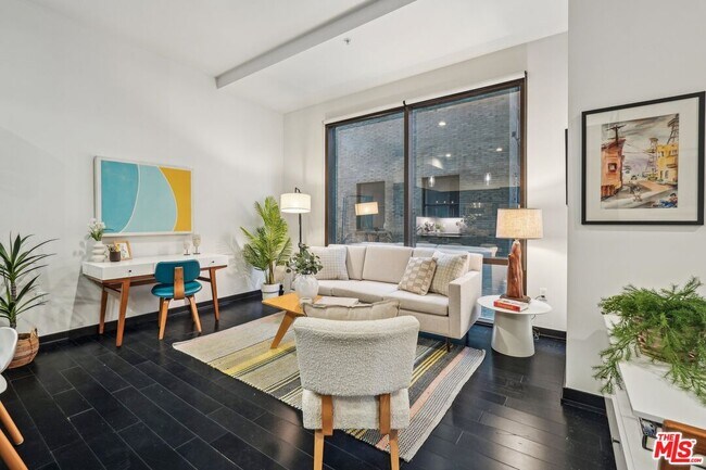 Primary Photo - 655 S Hope St