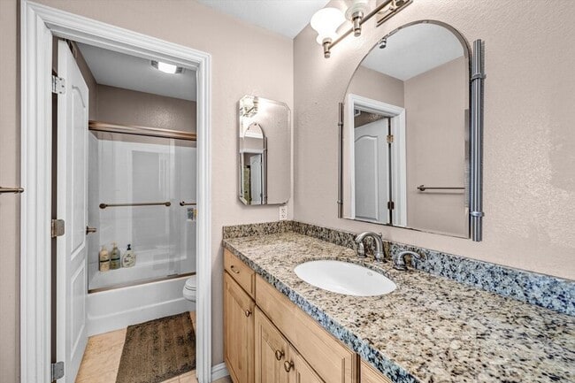 Building Photo - 4020 Porte La Paz