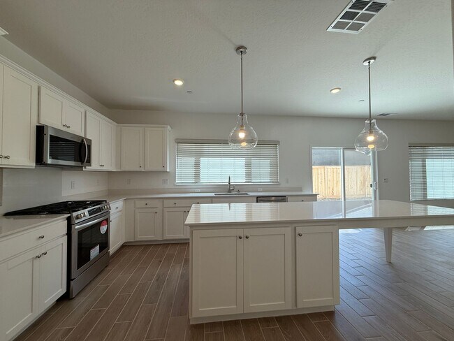 Building Photo - Brand new stunning 4-bedroom, 2.5-bathroom...