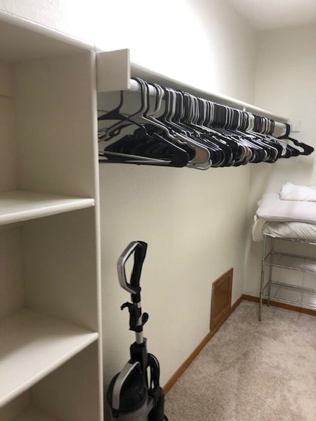 Building Photo - Furnished or Unfurnished One Bedroom / One Bath Apartment in Central Boulder