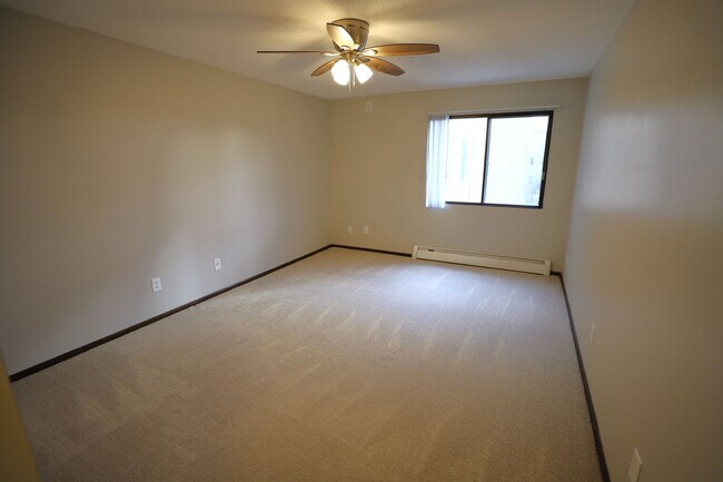 Building Photo - Cedarwood Condos - Cable, Internet & Under...