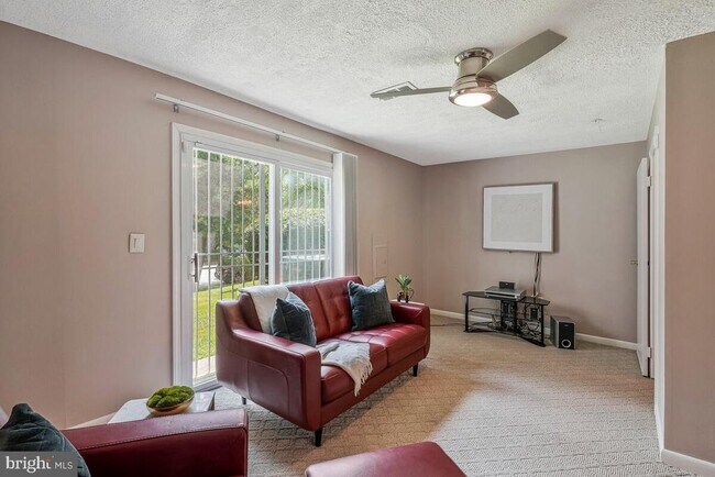 Building Photo - 4660 Winterberry Ln