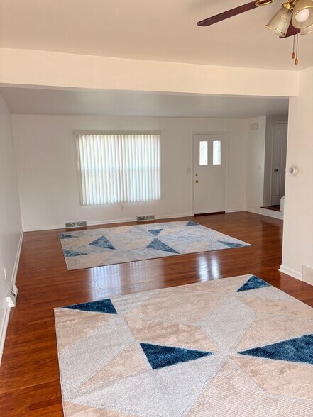 Building Photo - 1436 North Rd SE