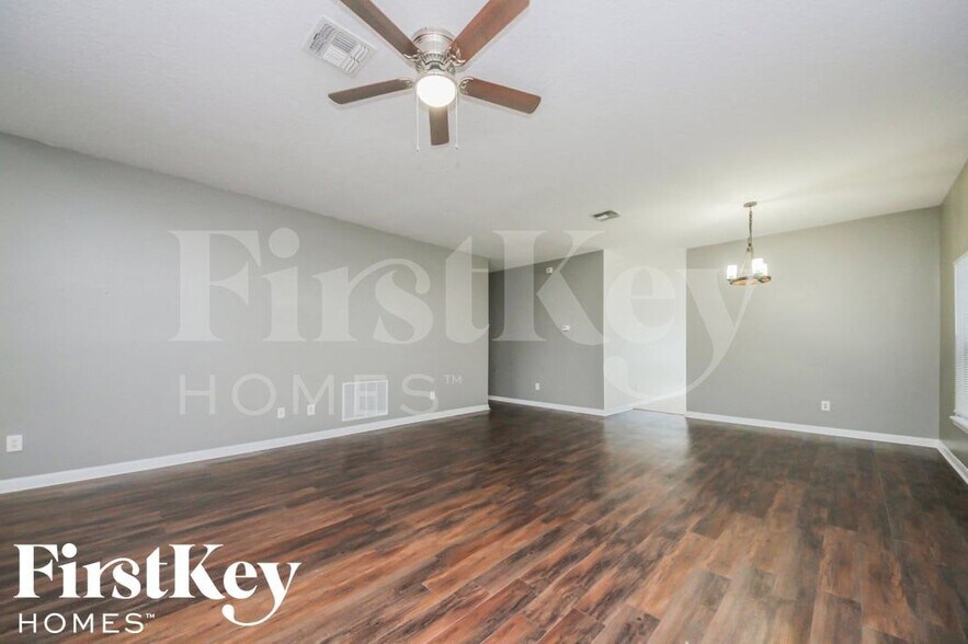 Building Photo - 4302 Hidden Meadow Dr