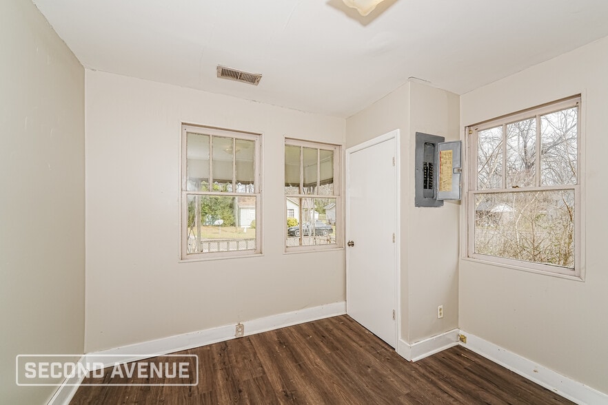 Building Photo - 2709 Powderly Ave SW