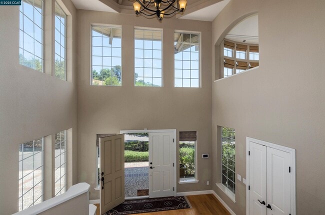 Building Photo - 3434 Woodview Dr