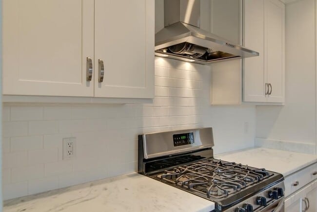 Building Photo - 942 Strouse Ave