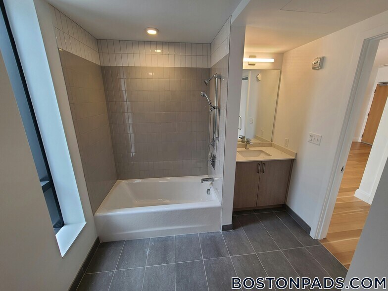 Building Photo - 150 Camden St