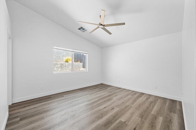 Building Photo - 22994 W Solano Dr