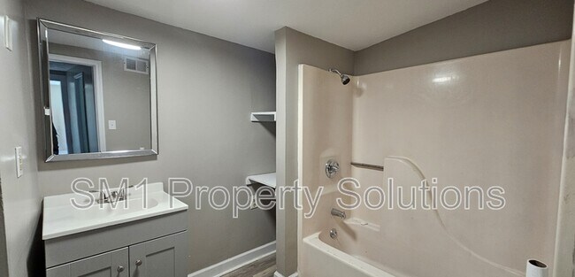 Building Photo - 534 Cranbrook St