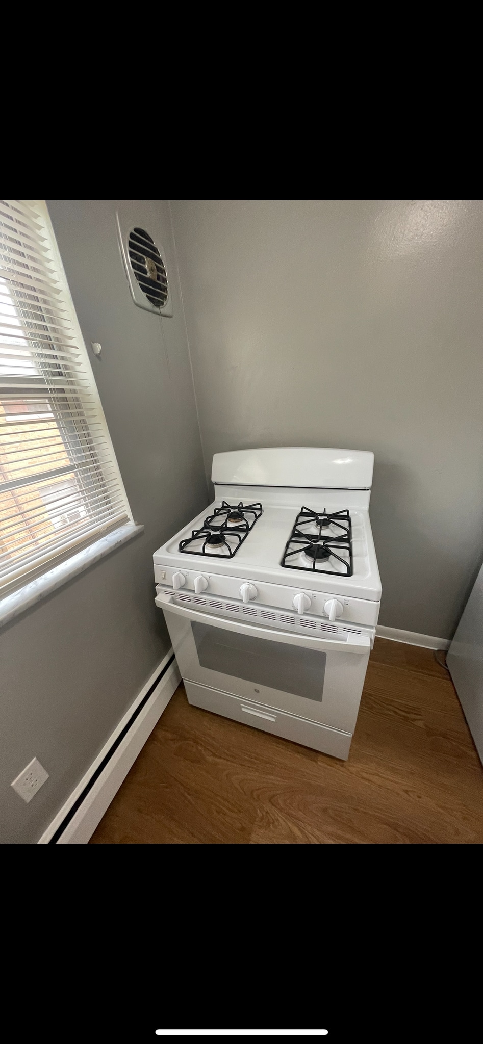 Kitchen - 100 Clinton Springs Ave