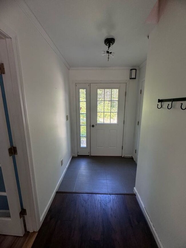 Building Photo - Beautiful 3 Bedroom Brunswick House