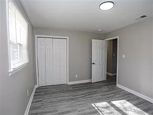 Building Photo - pet-friendly!