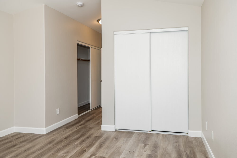 Building Photo - 2385 Cliffwood Dr