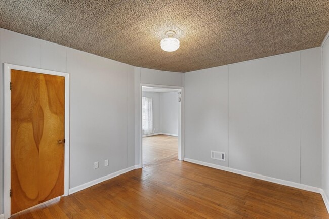 Building Photo - Home For Rent Papillion