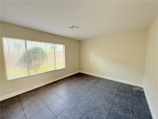 Building Photo - 764 Lawrence Dr