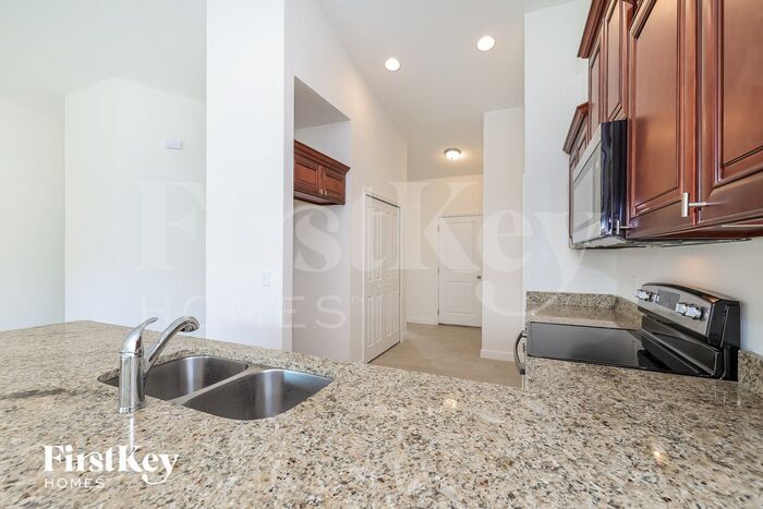 Building Photo - 535 Cardinal Dr