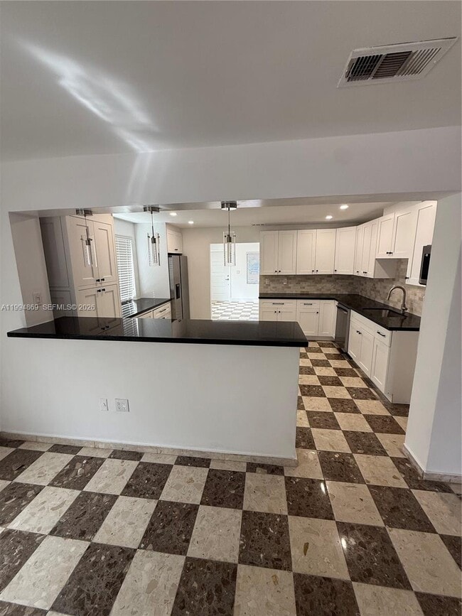 Building Photo - 7314 SW 22nd St