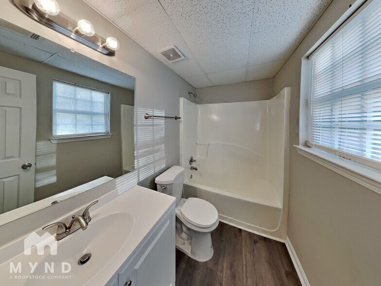 Building Photo - 1016 Bridle Creek Dr