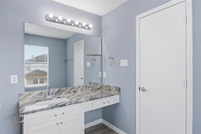 Building Photo - 8143 Sanders Forest Ct