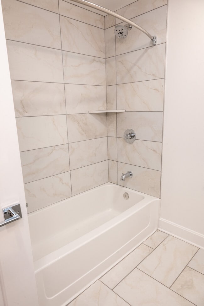 2201 | Bathroom - ArriveKC Condos