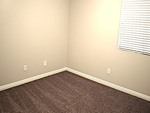 Building Photo - 9551 Green Vineyard Ave