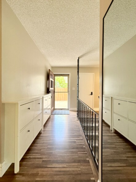 Building Photo - 1601 27th Ave