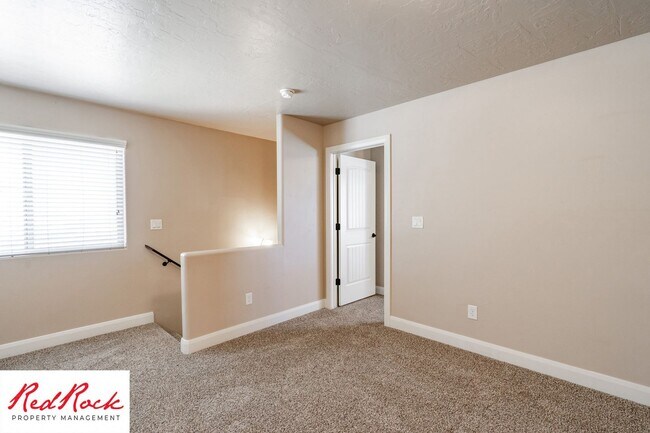 Building Photo - Dog Friendly, Pleasant 4 Bedroom, 2.5 Bathroom Townhome