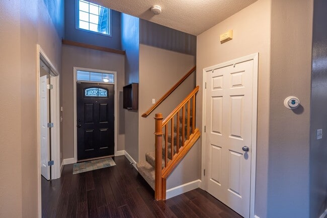 Building Photo - Spacious 4-Bedroom Home on Fisher’s Landing Cul-de-Sac