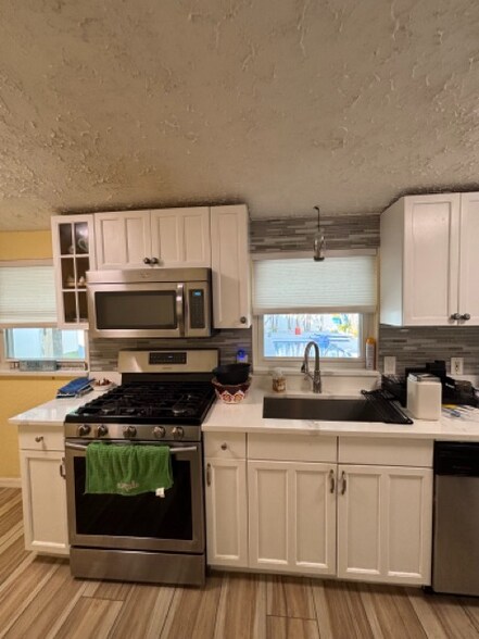 Building Photo - 757 52nd Ave N