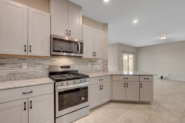 Building Photo - Don't miss this Top Notch 4 Bedroom, Beaut...