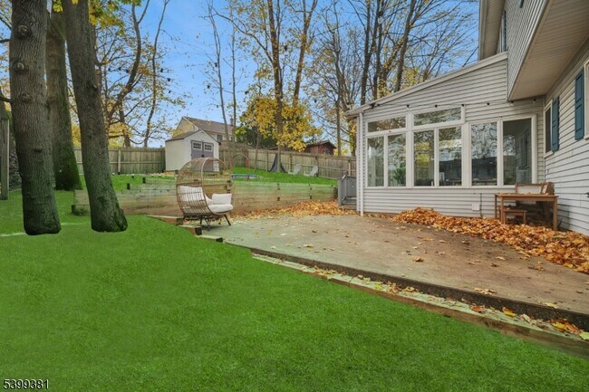 Building Photo - 17 Edison Dr