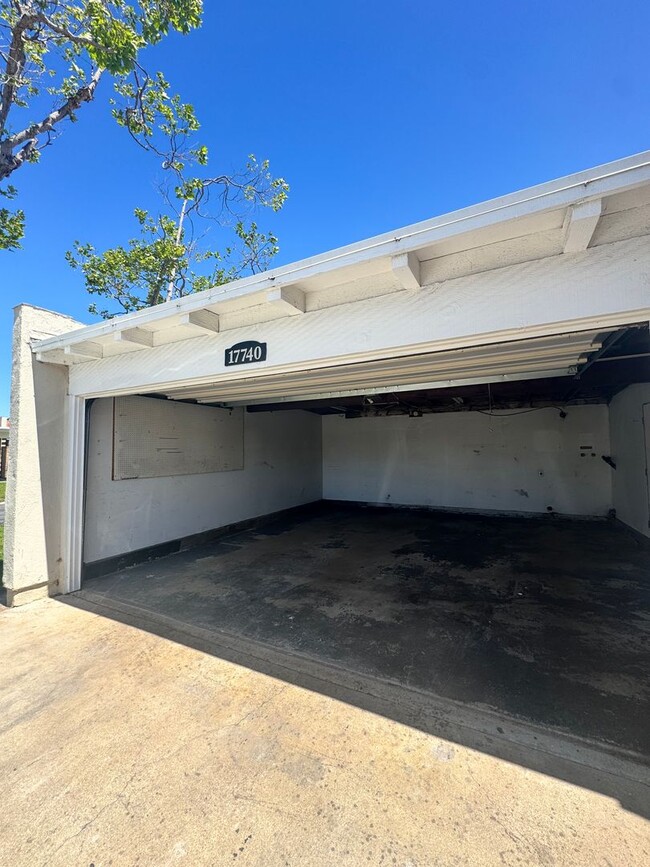 Building Photo - 17740 La Rosa Ln
