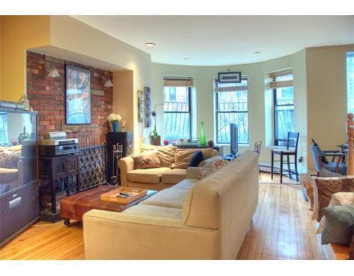 Building Photo - 407 Marlborough St