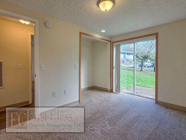 Building Photo - 298 SW Wallula Ave