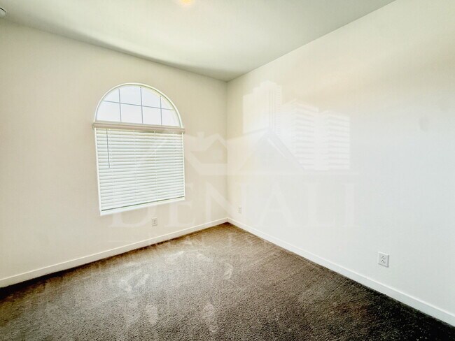 Building Photo - 1636 W Estes Way