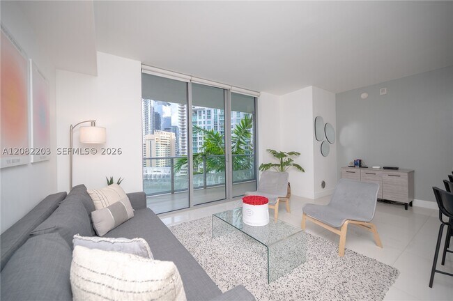 Building Photo - 1300 Brickell Bay Dr