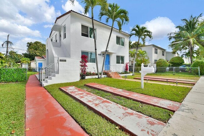Building Photo - 3521 SW 16th St
