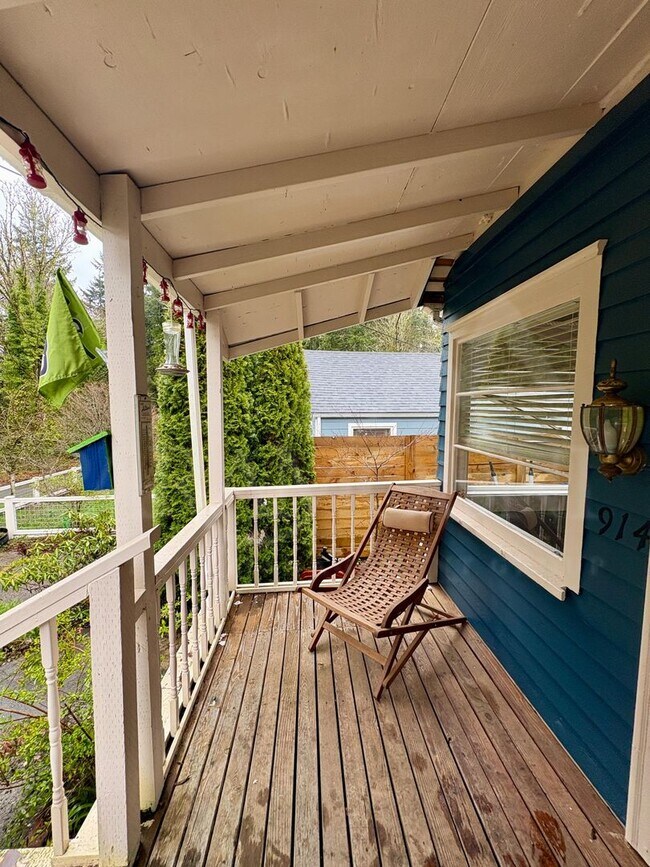 Building Photo - Bright & Beautiful Bungalow Near Downtown Port Orchard