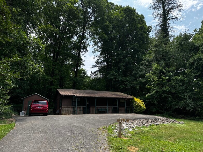 Building Photo - 2512 Legion Dr