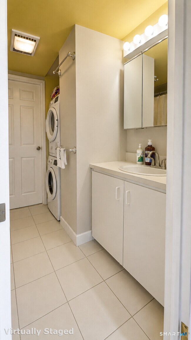 Building Photo - 127 Greyrock Pl