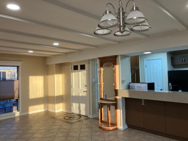 Building Photo - 5918 Lago Vista Way