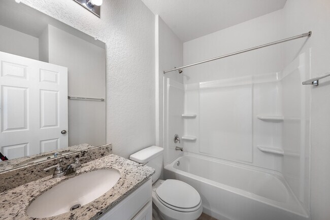 Building Photo - 508 English Oak St