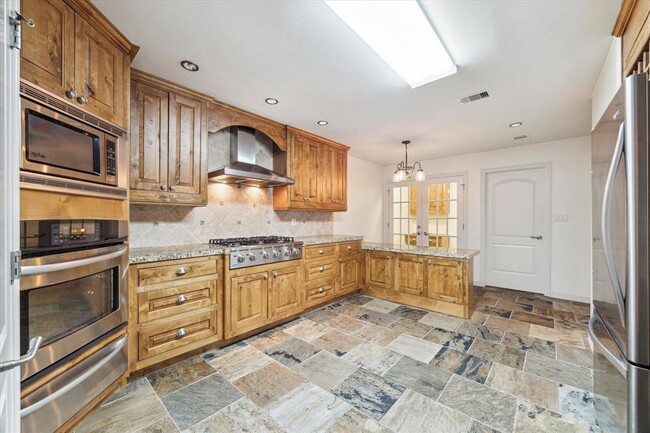 Building Photo - 8017 W Oakwood Ct