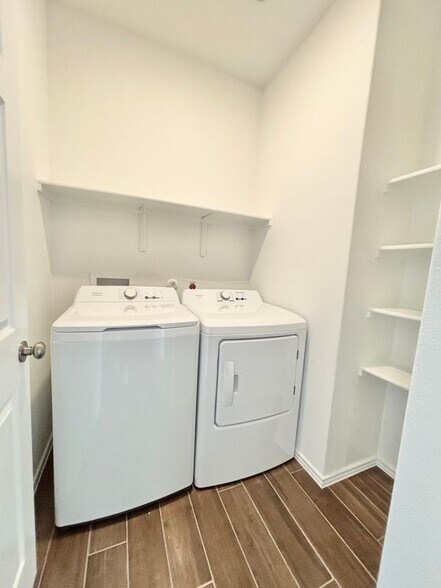 Building Photo - 117 Redonda Dr