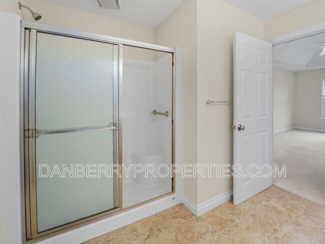 Building Photo - 14866 Lake Winds Dr