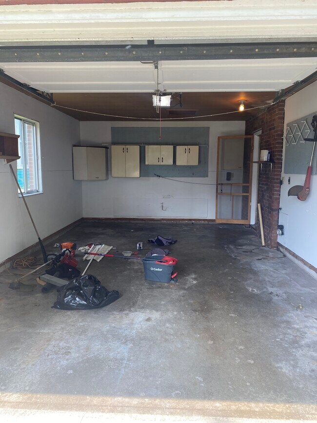 Building Photo - 201 College Ave