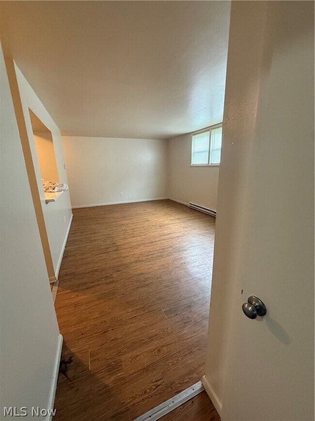 Building Photo - 640 Lakeside Dr