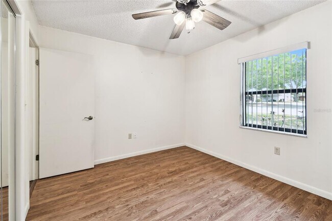 Building Photo - 1102 Shadowbrook Dr N
